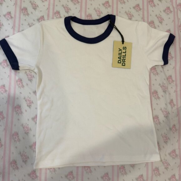 Daily Drills Ribbed Baby Tee with Navy Blue Trim NWT size M - Picture 1 of 2